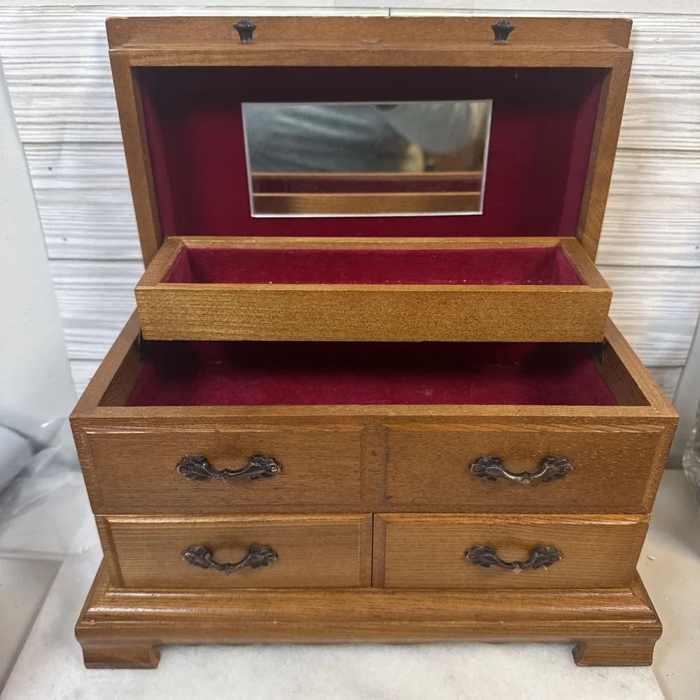 Wooden Flip Top Jewelry / Music Box With Red Felt Lined Interior Toyo Music